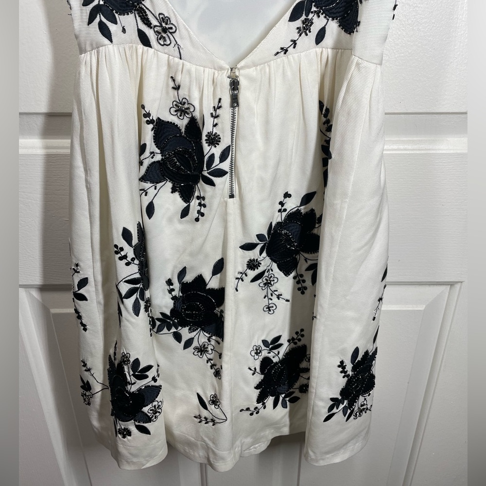 Alice+Olivia White Black Beaded Silk Dress Sz 4 - Picture 5 of 11